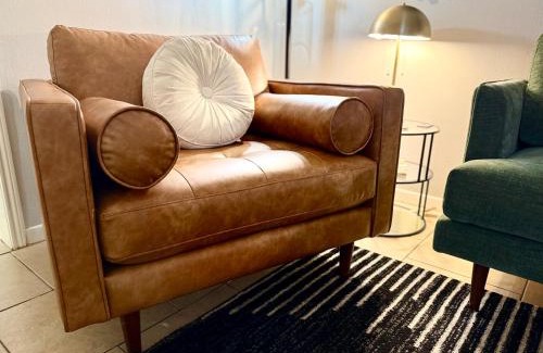 Neartown Apartment | Pristine Full Sized Montrose Apartment Half Block to Menil Museum