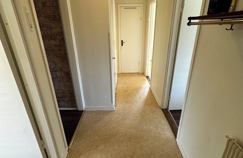 Hallabrottet Apartment | Prisvärd Lägenhet Nära Kumla & Örebro!