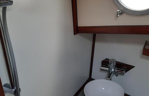 Kamperland Bed & Breakfast | Privé B&B Motorsailer Rataplan