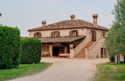 Campli Villa | Private Villa with private pool, hot tub, sauna, WIFI, TV, patio, panoramic view, close to Teramo