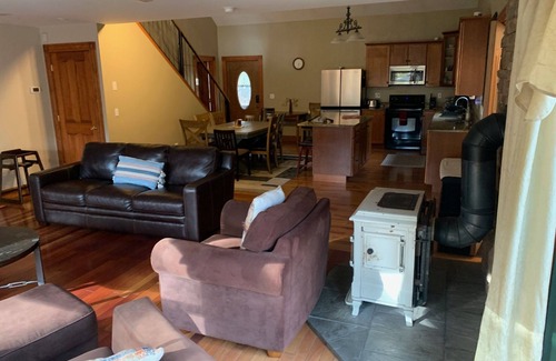 Bartlett House | Privacy, Spacious Home, Minutes to Attitash, Rocky Branch Trail, Storyland.
