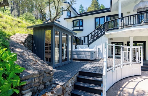 St. Helena House | Private 2.3 acre 6 bed/4.5 ba Napa Valley Estate - Pool, Sauna, Hot Tub