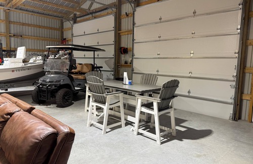 Port O Connor House | Private 2 Bedroom Barndominium with Plenty of Parking & Dog Friendly