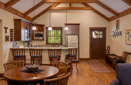 Harbor Springs House | Private 4BR-4BA PET FRIENDLY Cottage Near Ski Resorts! Stay at True North GC