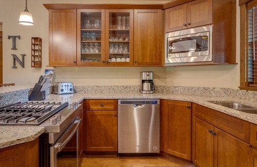 Harbor Springs House | Private 4BR-4BA PET FRIENDLY Cottage Near Ski Resorts! Stay at True North GC