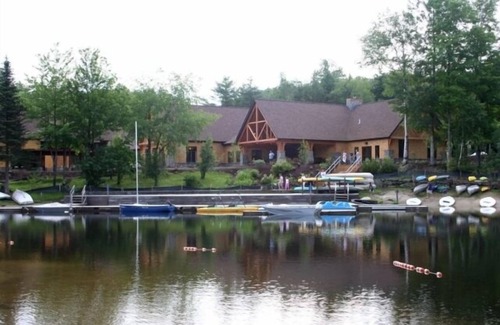 Springfield House | Private 5 bedroom/3 Bath- SKI downhill/cross country+Golf,Hike,kayak,swim,relax.