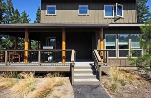 RiverWild House | Private Air Conditioning Wifi Hot Tub Fireplace Pet Friendly