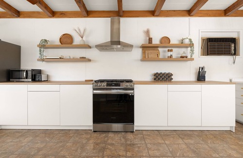 Morongo Valley House | Private and secluded desert cabin with views. Close to JTNP and Pioneertown