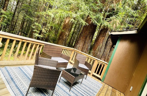 Freshwater House | Private and serene new home in the Redwoods of Humboldt County.