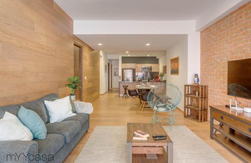 Colonia Roma Apartment | Private Balcony Infinity Pool & Rooftop in La Roma - Queretaro