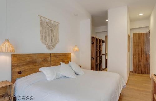 Colonia Roma Apartment | Private Balcony Infinity Pool & Rooftop in La Roma - Queretaro