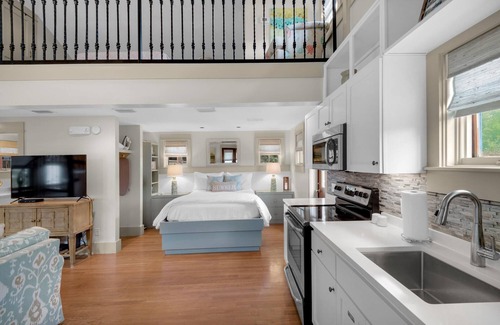 Rosemary Beach Cottage | PRIVATE BEACH/POOL ACCESS-Steps to the Beach-Outdoor Courtyard-2 bikes