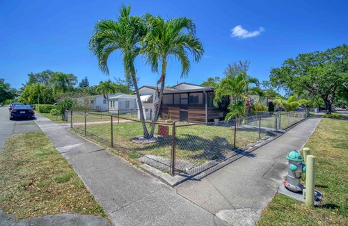 Highland Garden Bed & Breakfast | Private bedroom with private bathroom close to all beaches interstate niightlife