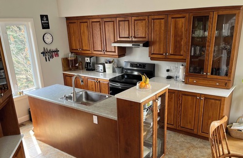 Saint-Denis-de-Brompton House | Private magnificent 1-acre lakefront cottage on Lac Brompton. Stand up desk.