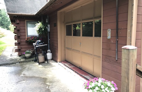 Bairdford Cabin | Private Cabin, clean, 20 Min. from downtown Pittsburgh, 1 brm +. loft sleeps 6