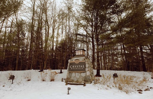 Thompsonville Cabin | Private Cabin | The Place to be for Fall Foliage!