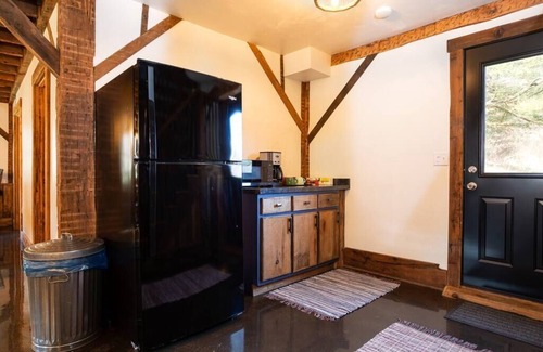 Loudonville House | Private Cabin w/Hot Tub. Woods and nature