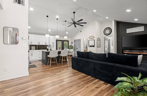 Belvedere Park House | Private Compound 2 Homes Sleeps 10+