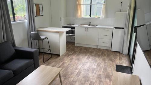 Landsborough House | Private country Cabin 1 Bedroom