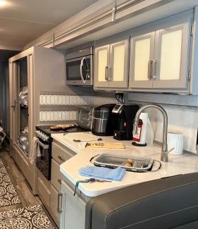 Ludlam House | Private Cozy R/V , for your enjoyment