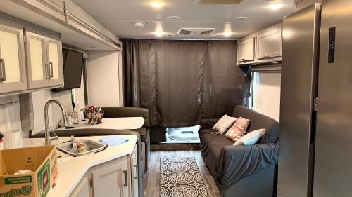 Ludlam House | Private Cozy R/V , for your enjoyment