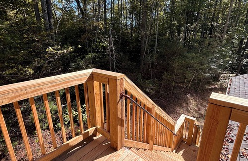 Flat Rock Apartment | Private Deck Studio Apt w/ AC in charming Flat Rock near Hendersonville, Saluda.