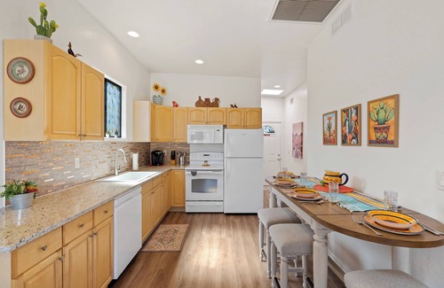 Sunset Manor Villa | Private desert villa w/King & Queen beds, Mtn views Oro Valley & NW Tucson area