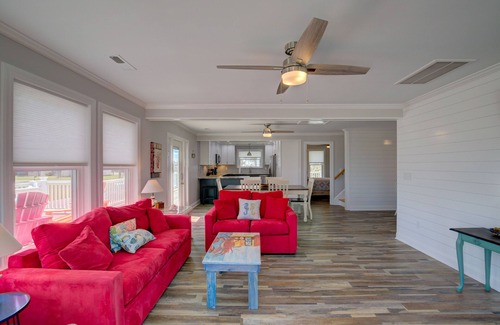 McCutcheon Field Cottage | Private dock,ramp,hot tub. Steps to beach access! Pet friendly.