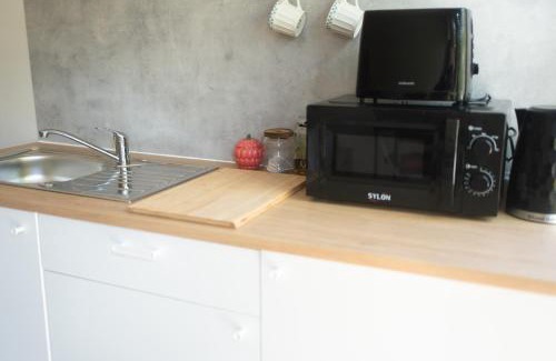 Dundonald House | Private Entrance Double Room- 15 Mins to Belfast City