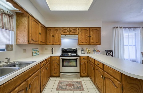 Pharr House | Private Fenced Backyard Pet Friendly Garage Parking