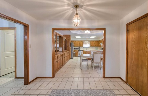 Pharr House | Private Fenced Backyard Pet Friendly Garage Parking