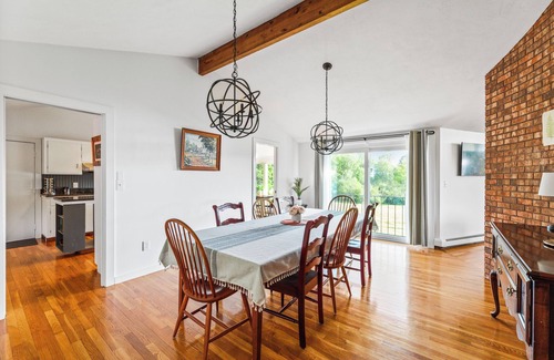 Dublin House | Private Field House - Spacious 4 Bedroom Home