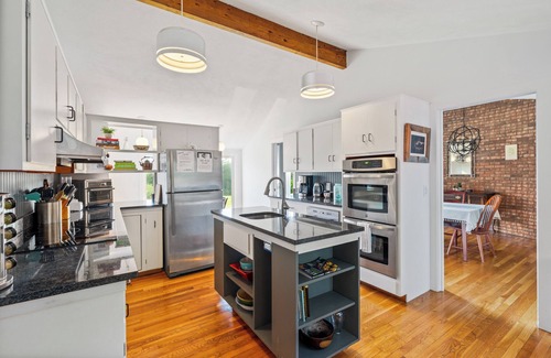 Dublin House | Private Field House - Spacious 4 Bedroom Home