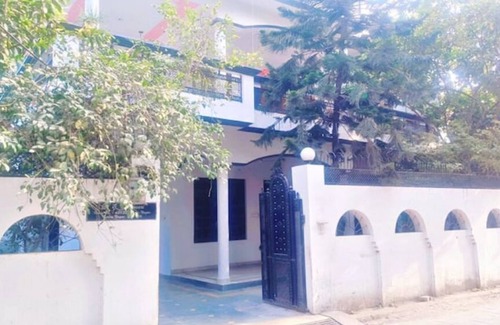 Indira Nagar House | Private Floor in a Bungalow !