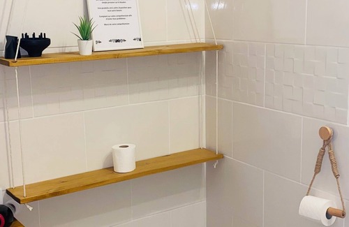 Beziers Bed & Breakfast | Private guest room with en-suite bathroom and separate patio entrance