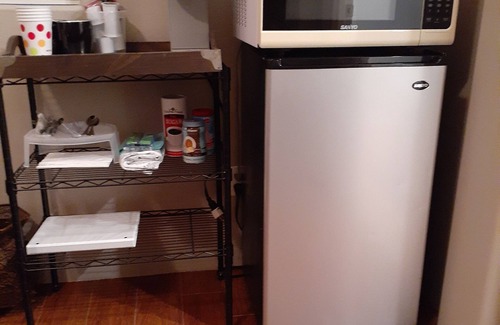 La Quinta House | Private Guest Suite in PGA West La Quinta - TV, Fridge, microwave & coffee maker