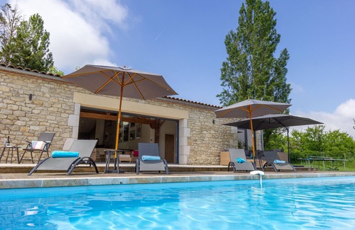 Saint-Sernin Villa | Private heated pool. Quiet location, 2km to restaurant. Near to historic towns