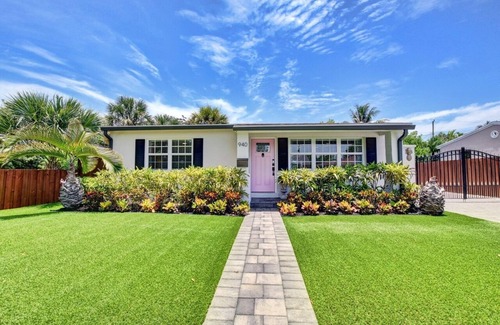 West Palm Beach House | Private Heated Pool, Less than 10 Minutes to Beach and Downtown West Palm Beach!