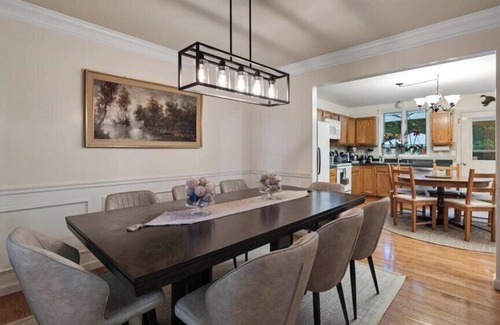 New Milford House | Private hidden gem walking distance to town, restaurants, and shopping!