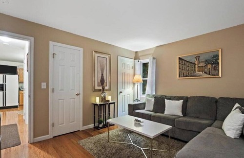 New Milford House | Private hidden gem walking distance to town, restaurants, and shopping!