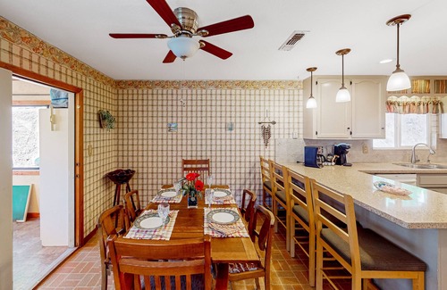 Jamestown House | Private home with peek-a-boo Yosemite views - near outdoor recreation