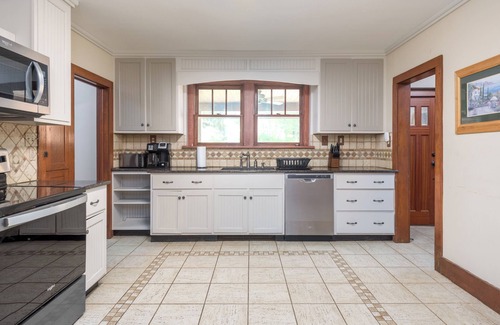 Canadensis House | Private indoor salt heated pool and multi family stay.