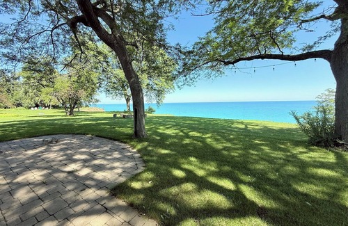 Mequon House | Private Lake Michigan Estate - Breathtaking views on 2.5-Acre Cozy Luxe Retreat