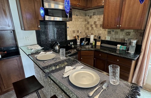 Del Mar Heights House | Private Large Guesthouse in Coastal Del Mar, close to beaches and restaurants.