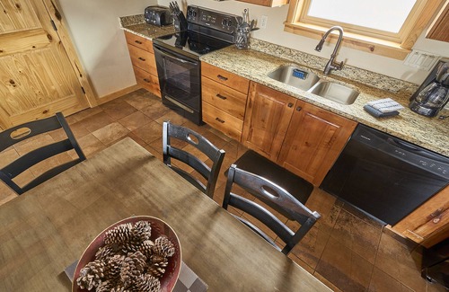 Kanab Cabin | Private location, 2 Bedroom, 2 Bathroom, Full Kitchen, Living & W/D. Sleeps 6