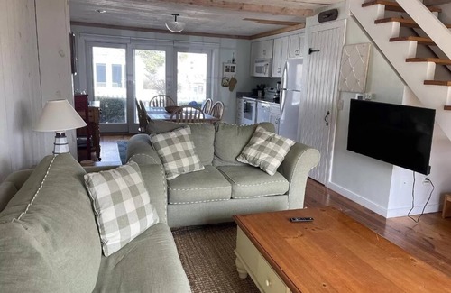 Mashpee House | PRIVATE MAUSHOP VILLAGE BEACH - Also Available for Monthly Rental