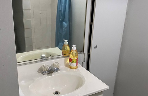 Richmond Hill House | Private One Bedroom Cozy Unit