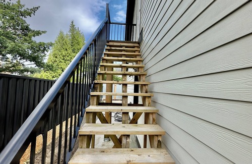 Gibsons House | Private one bedroom suit in Gibsons