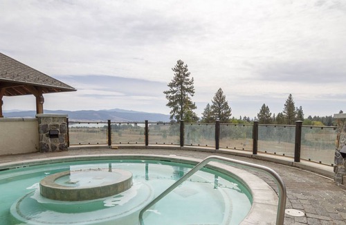 Tamarack Resort Cottage | Private Patio & Hot Tub | Elegant Interior Wood Trim | Master Bath w/ Walk-In Shower & Jetted Tub