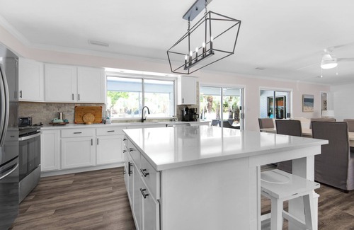 Gulf Pines House | ☀️Private Pool-6-Seater LSV(Golf Cart)-6BR Beach Therapy☀️